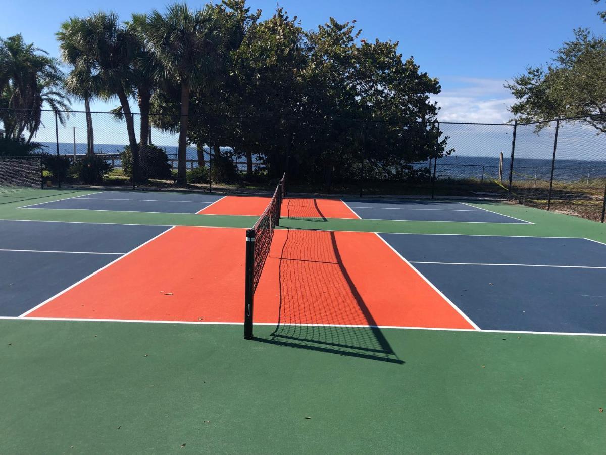 Beautiful New Luxury Townhome With Private Beach And Swimming Pools Ruskin Exterior foto